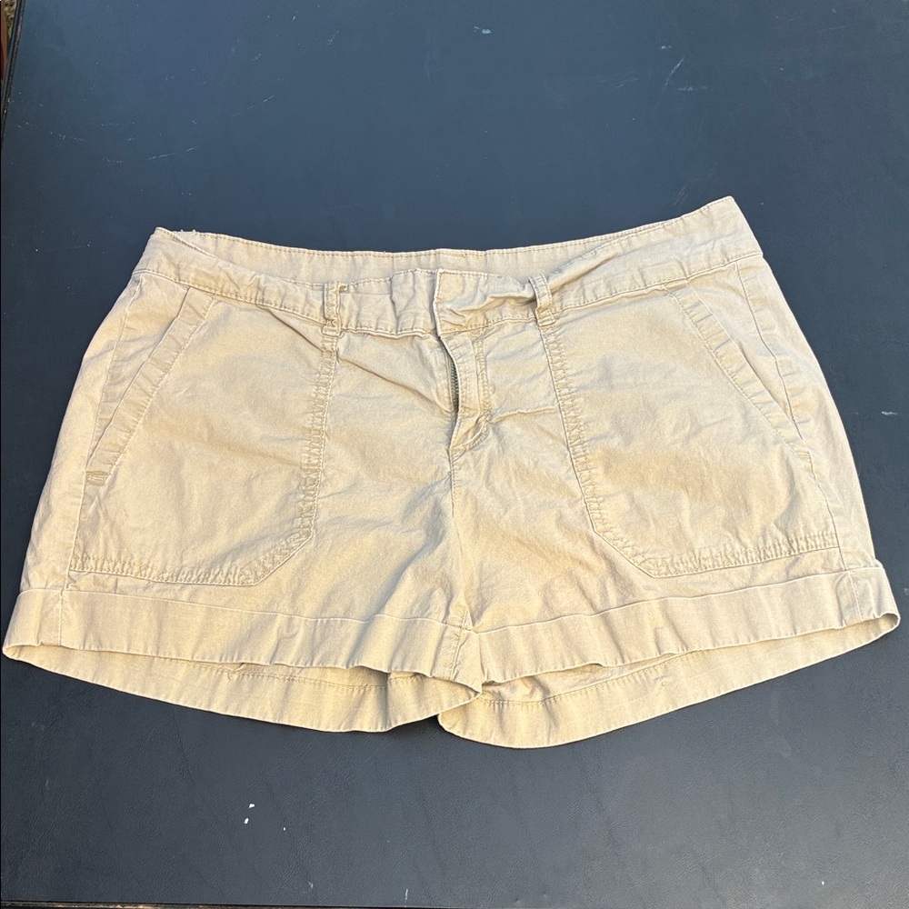 a.n.a Women's Tan Cargo Shorts And omens Sz 10